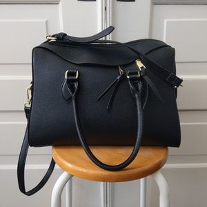 NWOT Black purse with shoulder strap